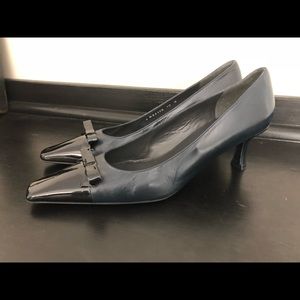 Stuart Weitzman heels navy and black size 10
